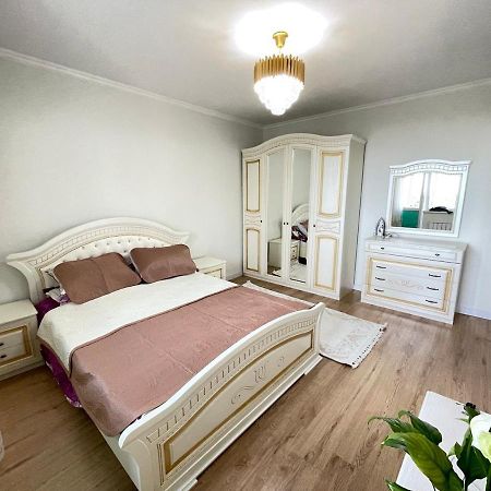 Apartment In Almaty Ngoại thất bức ảnh