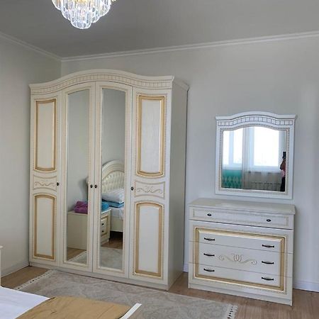 Apartment In Almaty Ngoại thất bức ảnh
