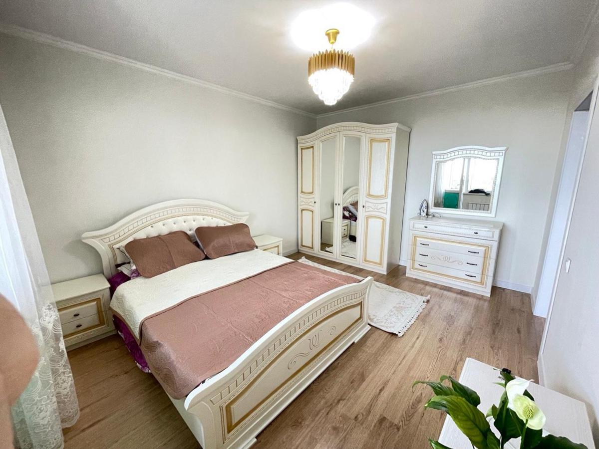 Apartment In Almaty Ngoại thất bức ảnh