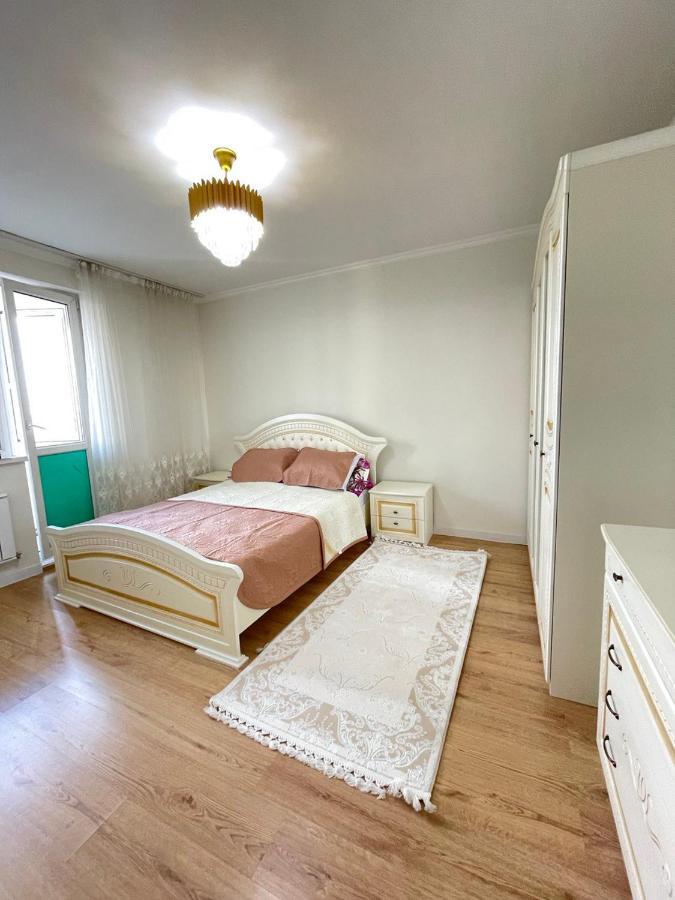 Apartment In Almaty Ngoại thất bức ảnh